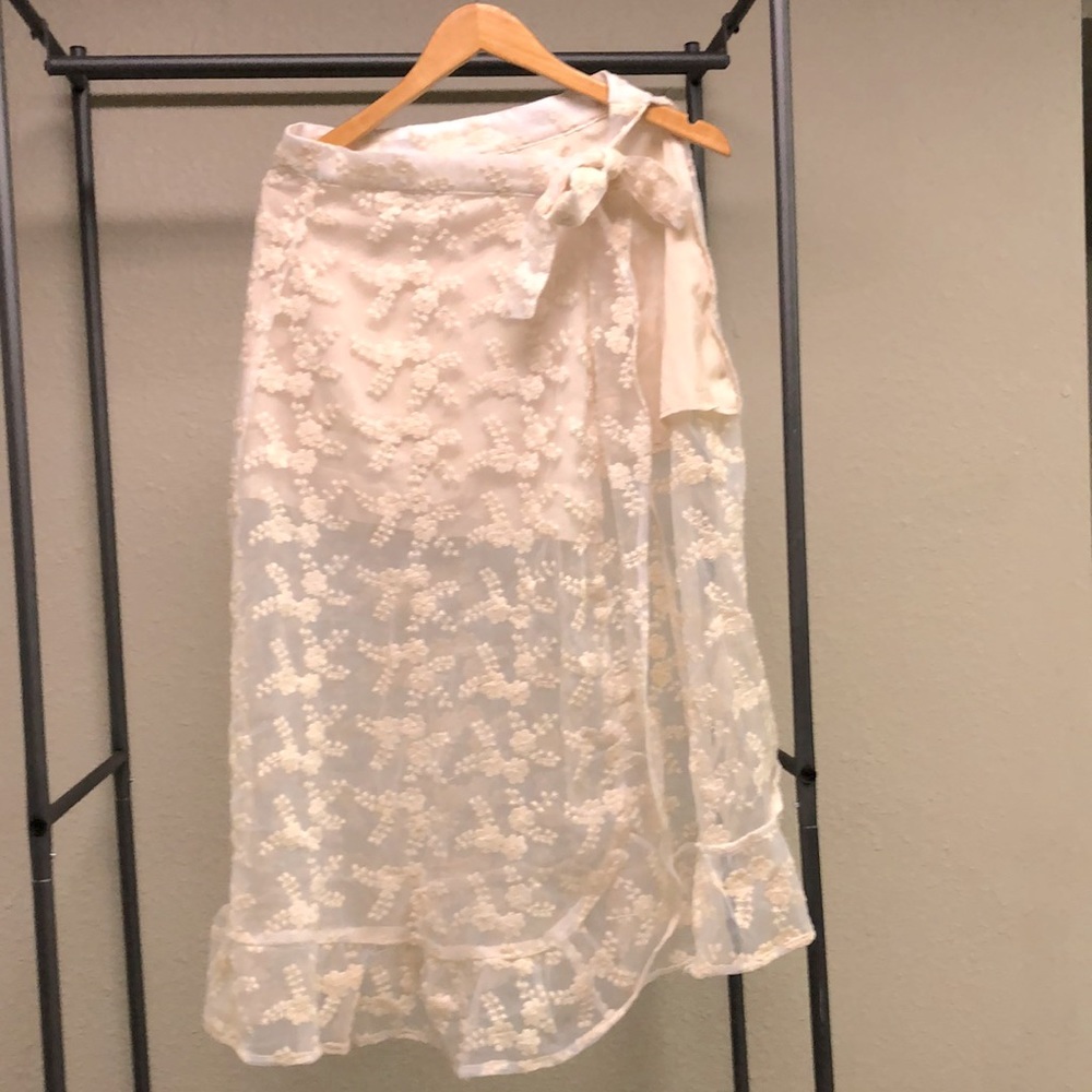 Tie on skirt! NEW WITH TAGS!